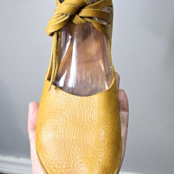 Trippen Elegant Yellow Women's Shoes - Picture 6 of 11